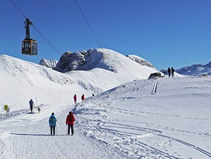 Hotels und Ferienwohnungen im Oberallgäu - Winterwandern auf dem  Nebelhorn über Oberstdorf - Oberallgäu - Die Nebelhornbahn im Winter 