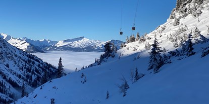Hotels und Ferienwohnungen im Oberallgäu - Parken & Anreise: Anreise mit ÖPNV möglich - Skigebiet Nebelhorn über Oberstdorf im Oberallgäu - Die Nebelhornbahn im Winter 