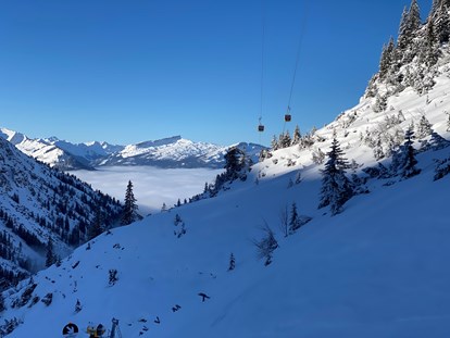 Hotels und Ferienwohnungen im Oberallgäu - Skigebiet Nebelhorn über Oberstdorf im Oberallgäu - Die Nebelhornbahn im Winter 