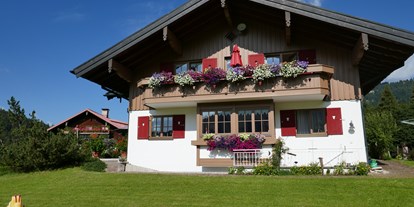 Hotels und Ferienwohnungen im Oberallgäu - Parken & Anreise: kostenloser Parkplatz - Ihre URLAUBSADRESSE! - Albingers Landhaus
