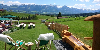 Hotels und Ferienwohnungen im Oberallgäu - Einer der besten Sonnenterrassen mit dem Bergblick des Allgäus - Alphorn - das Hotel mit Weitblick - Ofterschwang im Allgäu