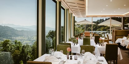 Hotels und Ferienwohnungen im Oberallgäu - Parken & Anreise: kostenloser Parkplatz - Panoramarestaurant - Bergkristall - Mein Resort im Allgäu