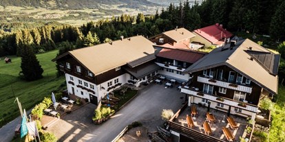Hotels und Ferienwohnungen im Oberallgäu - Freizeit: Innenpool - Oberallgäu - Berghotel Sonnenklause - Hotel im Oberallgäu - Berghotel Sonnenklause über dem Illertal im Oberallgäu