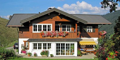 Hotels und Ferienwohnungen im Oberallgäu - Reisegrund: Skiurlaub - Riezlern - Haus Narzisse im Sommer - Ferienwohnungen Haus Narzisse