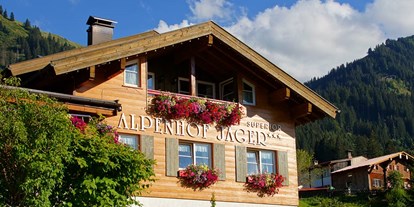 Hotels und Ferienwohnungen im Oberallgäu - Vorarlberg - Hotelzimmer & Ferienwohnungen im Kleinwalsertal - Alpenhof Jäger - Alpenhof Jäger - Hotelzimmer & Ferienwohnungen im Kleinwalsertal