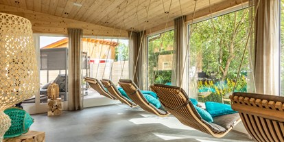 Hotels und Ferienwohnungen im Oberallgäu - Freizeit: Dampfbad - Hanusel Hof Ruheraum mit Hängeliegen - Hanusel Hof