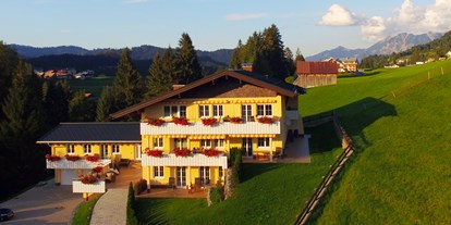 Hotels und Ferienwohnungen im Oberallgäu - Ausstattung: Parkplatz - Landhaus Harmonie