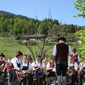 Veranstaltungen im Oberallgäu: Maibaumaufstellen mit Maibaumfest im Allgäu - Oberallgäu - 1. Mai - Maibaumaufstellen 2024 im Oberallgäu