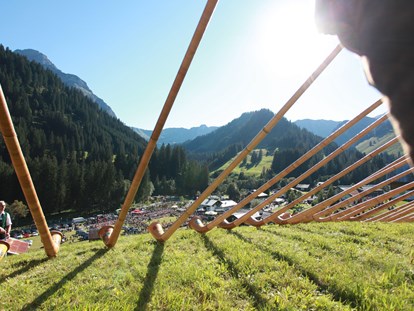 Hotels und Ferienwohnungen im Oberallgäu - Alphorntage mit Alphornfestival im Kleinwalsertal - Alphorntage mit Alphornfestival 2024 im Kleinwalsertal