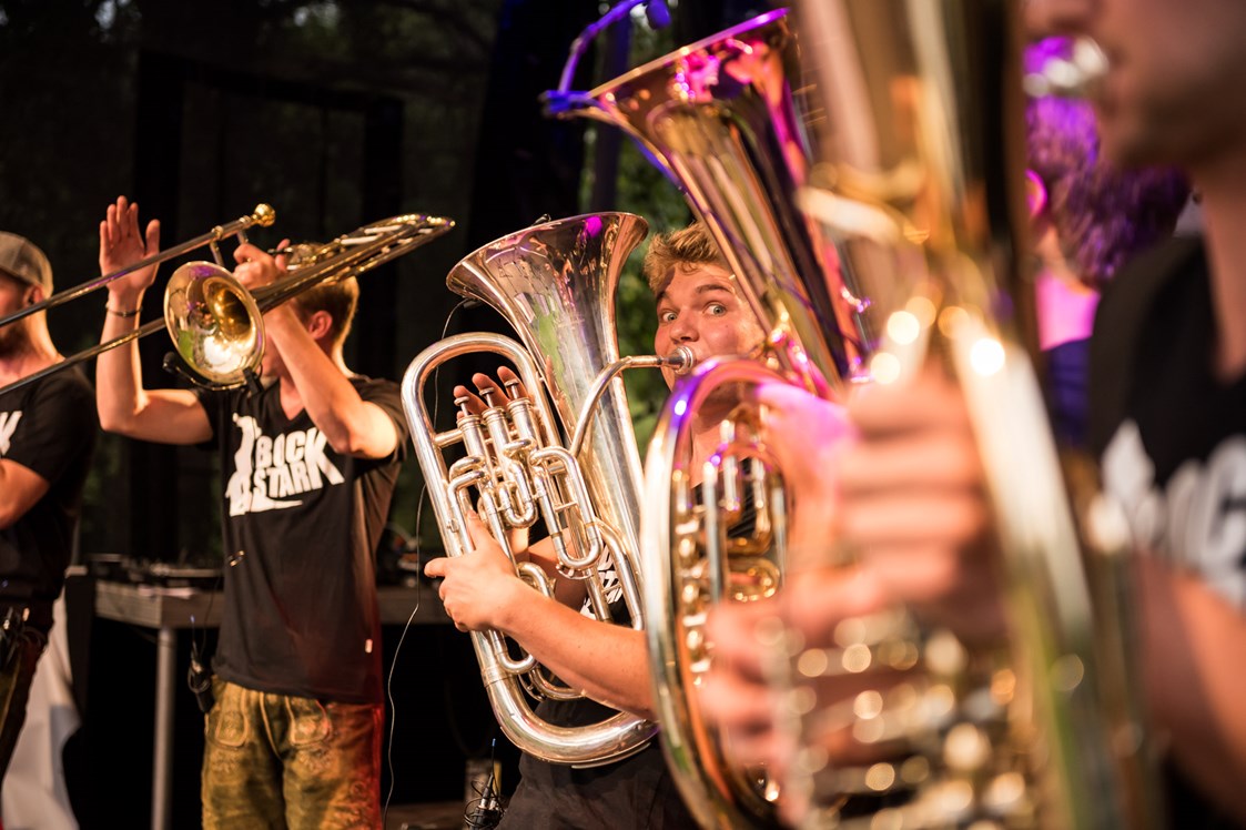 Veranstaltungen im Oberallgäu: Brassmusikabend mit BockStark im Alpseegarten