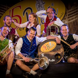 Veranstaltungen im Oberallgäu: Fahnenweihe mit Musikfest in Steibis - Bock auf Blasmusik