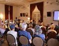 Veranstaltungen im Oberallgäu: Lesung im Schlosssaal: Deniz Ohde - Streulicht