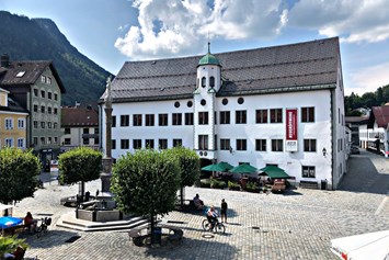 Veranstaltungen im Oberallgäu: Lesung im Schlosssaal: Deniz Ohde - Streulicht