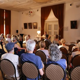 Veranstaltungen im Oberallgäu: Lesungen im Schlosssaal