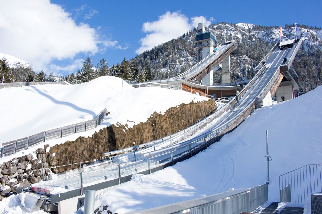 Veranstaltungen im Oberallgäu: TWO NIGHTS TOUR - FIS Weltcup - Skispringen der Damen in Oberstdorf - TWO NIGHTS TOUR der Frauen - Skisprung Weltcup