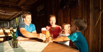 Hotels und Ferienwohnungen im Oberallgäu - Kinder & Familie: Kinder sind willkommen - Grillabend an der Berggaststätte auf dem Hündle - Grillabend an der Berggaststätte auf dem Hündle
