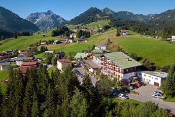 Unterkunft im Allgäu: Herzlich Willkommen im Hotel Erlebach - Hotel Erlebach - 4* Wellnesshotel im Kleinwalsertal