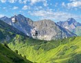 Erlebnisse im Oberallgäu: Kanzelwandbahn in Riezlern im Kleinwalsertal  - Die Kanzelwandbahn - grenzenloses Wander- und Bergerlebnis