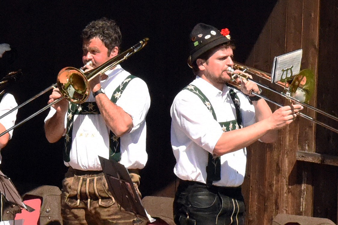 Veranstaltungen im Oberallgäu: Maibaumfest in Bolsterlang Im Allgäu -  Maibaumfest in Bolsterlang