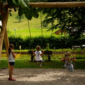 Erlebnisse im Oberallgäu: Moorbad Spielplatz - Naturfreibad am Moorstüble in Reichenbach