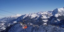 Hotels und Ferienwohnungen im Oberallgäu - Parken & Anreise: Busparkplatz - Riezlern - Walmendingerhornbahn - Skigebiete im Kleinwalsertal -  Winterparadies Walmendingerhornbahn im Kleinwalsertal