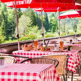 Unterkunft im Allgäu: Terrassen feeling vom Frühstück bis zum Abend mit einer Wahnsinns-Aussicht  - Alpengasthof-Hotel Schwand