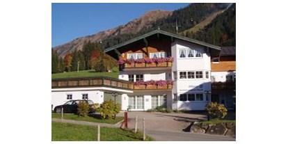 Hotels und Ferienwohnungen im Oberallgäu - Ausstattung: Parkplatz - Riezlern Riezlern - Ort - Annette